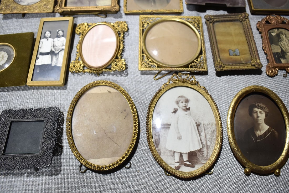 LOT ASSORTED BRASS, IRON & MATERIAL PICTURE FRAMES - 6