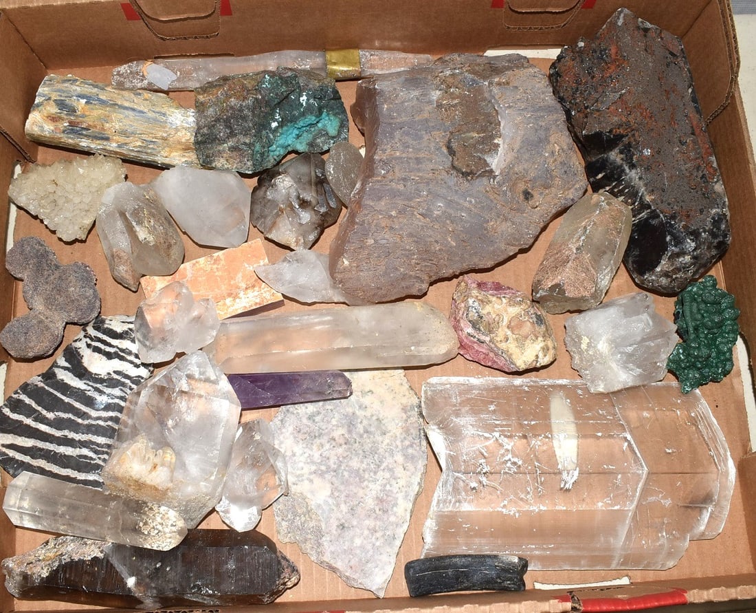 LARGE LOT ASSORTED MINERALS (1 of 5)