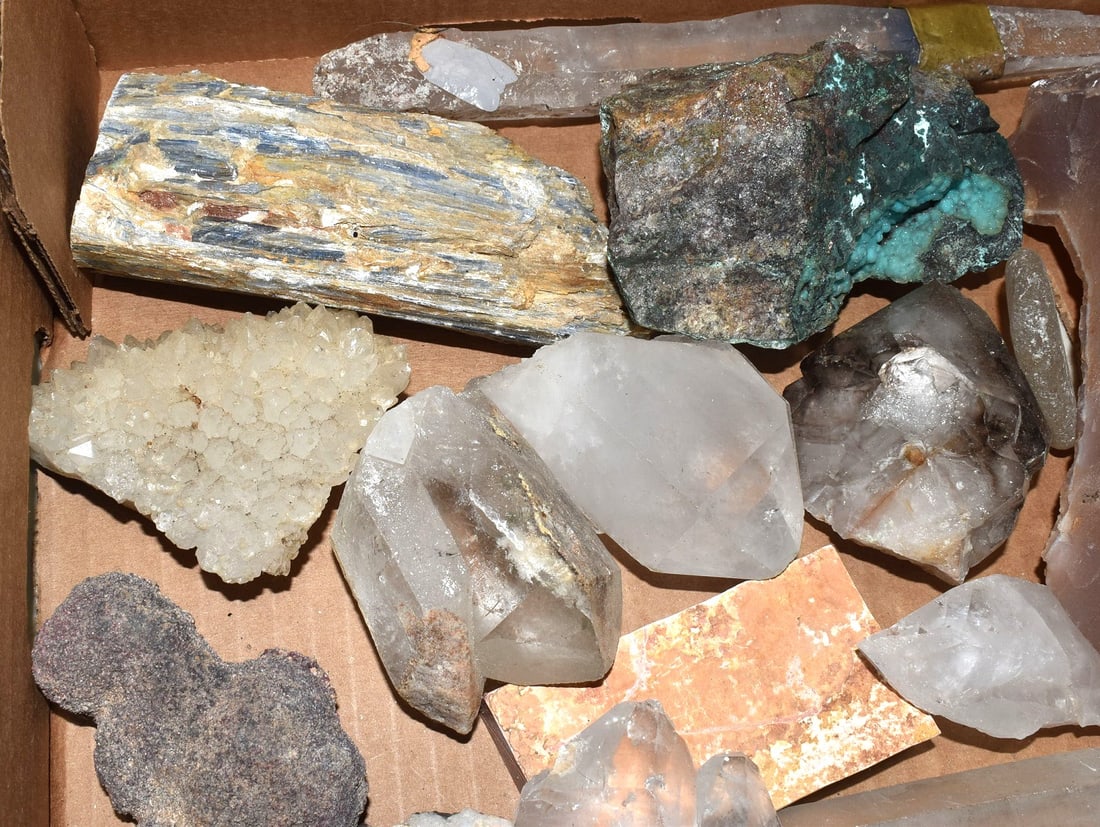 LARGE LOT ASSORTED MINERALS - 2