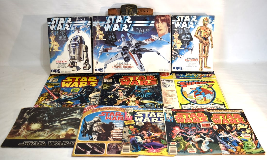 BOX LOT ASSORTED STAR WARS FIGURES/CARDS, C. 1977 (1 of 12)