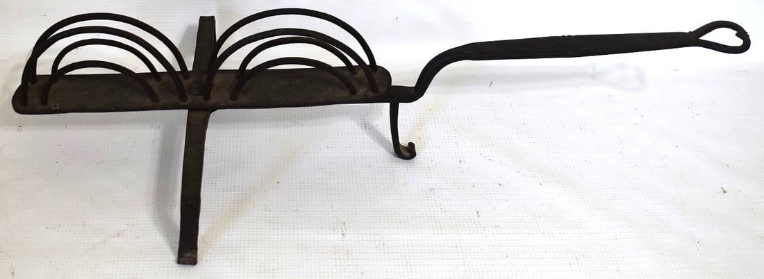 EARLY BLACKSMITH IRON TOASTER W/HEART HANDLE, 19TH C. (1 of 8)