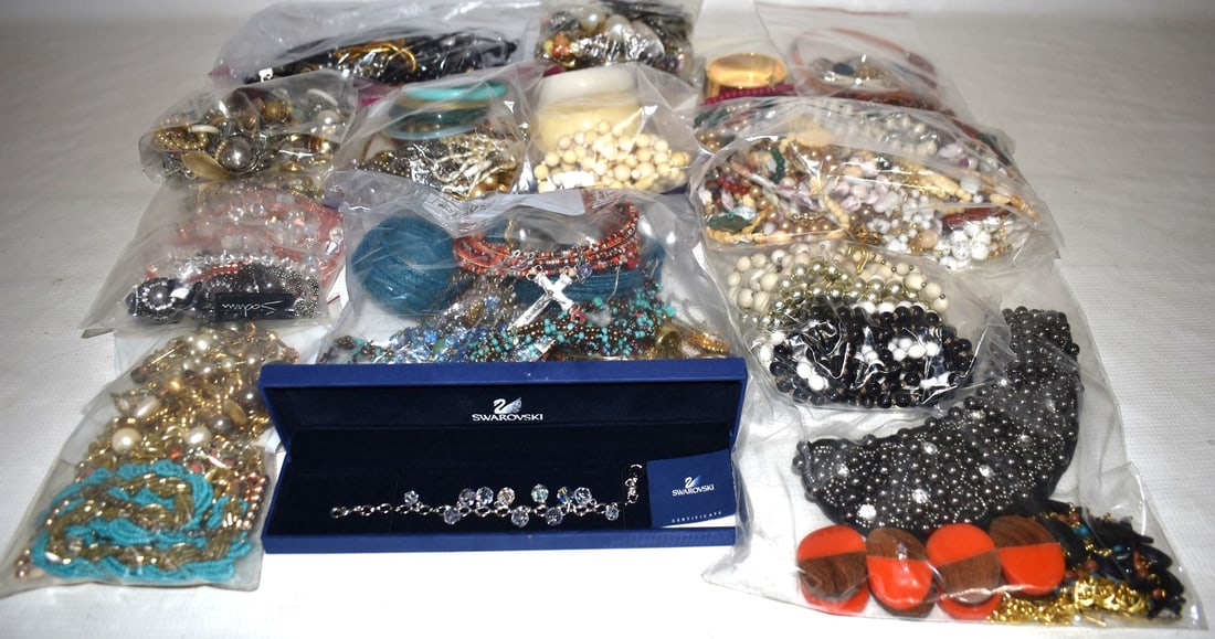 HUGE LOT ASSORTED VINTAGE/COSTUME JEWELRY, 20TH C. (1 of 2)