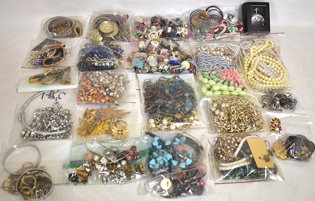 HUGE LOT ASSORTED VINTAGE/COSTUME JEWELRY, 20TH C. (1 of 11)