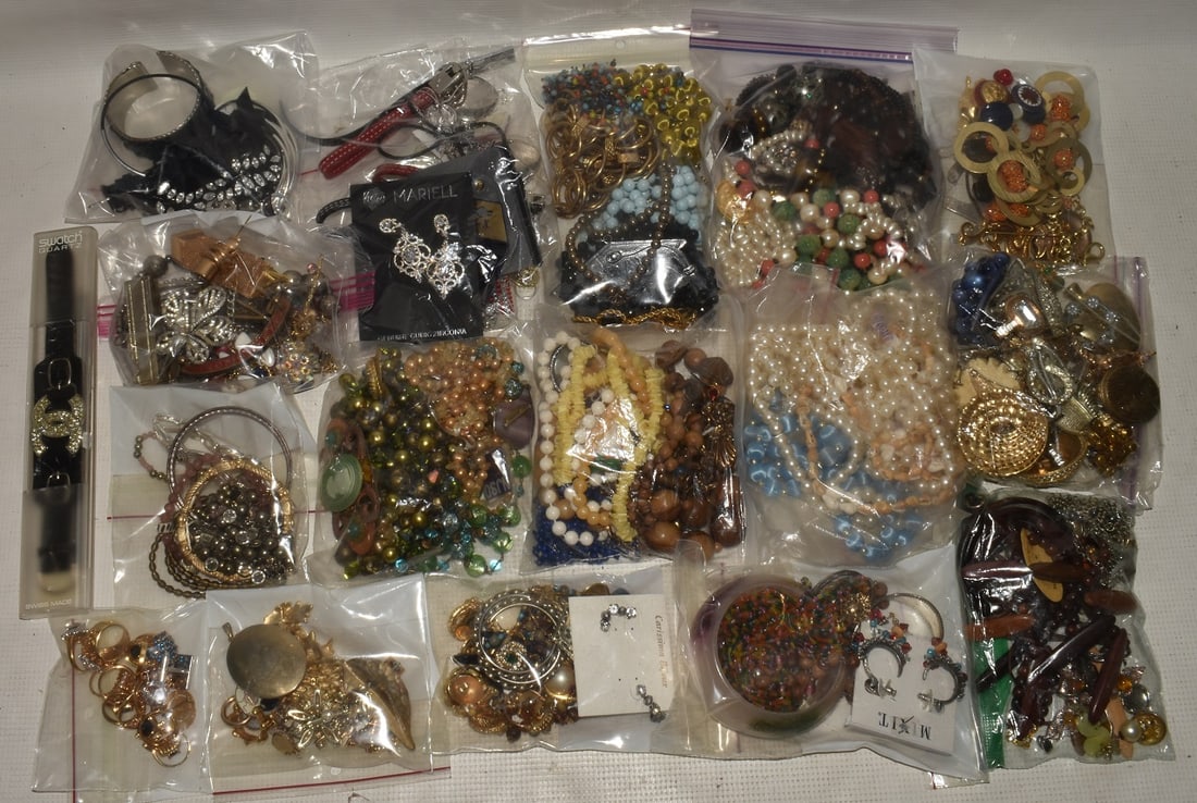 HUGE LOT ASSORTED VINTAGE/COSTUME JEWELRY, 20TH C. (1 of 9)