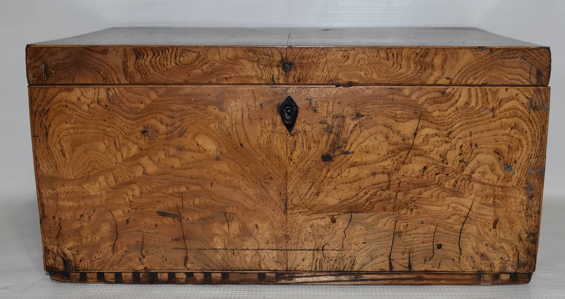 REGENCY OYSTER BURL WALNUT DOCUMENT BOX, 18TH C. - 2