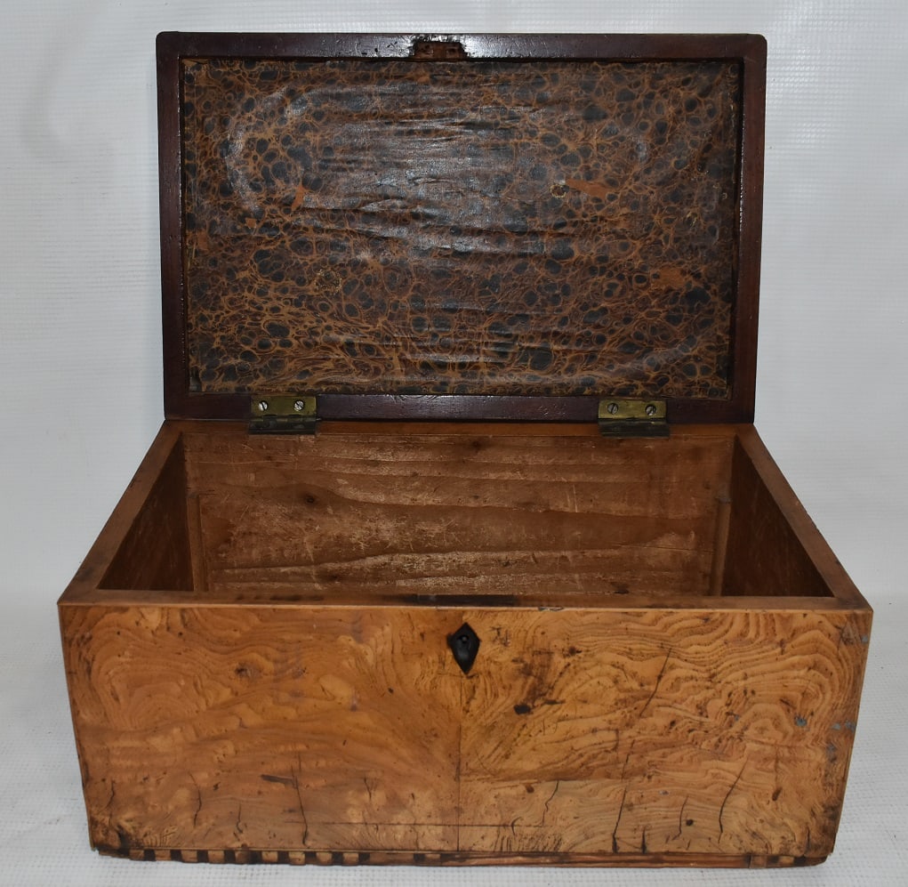 REGENCY OYSTER BURL WALNUT DOCUMENT BOX, 18TH C. - 3