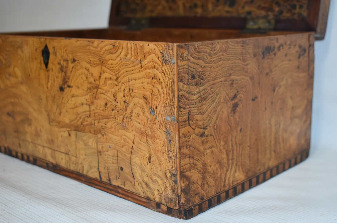 REGENCY OYSTER BURL WALNUT DOCUMENT BOX, 18TH C. - 5