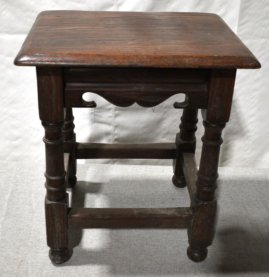 COLONIAL STYLE OAK JOINT STOOL, 19/20TH C. (1 of 5)