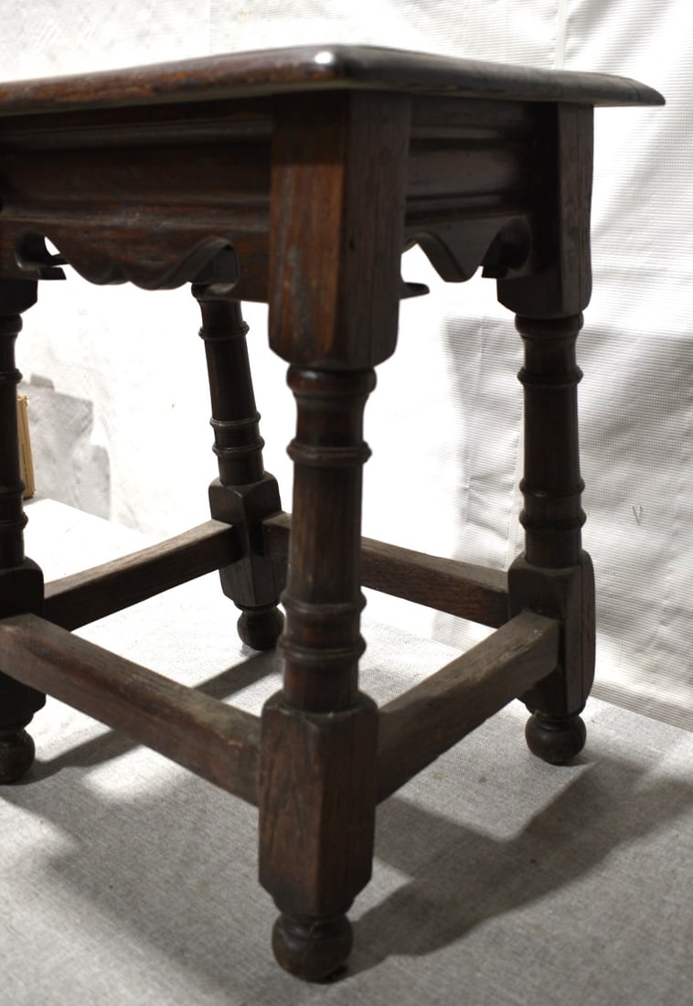COLONIAL STYLE OAK JOINT STOOL, 19/20TH C. - 3