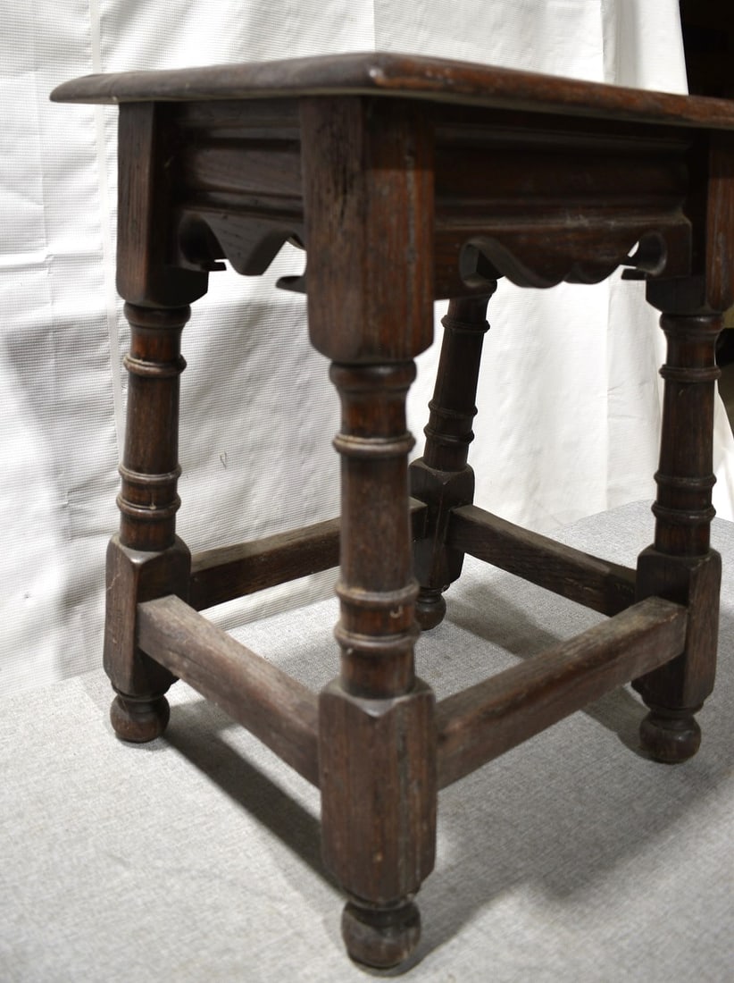 COLONIAL STYLE OAK JOINT STOOL, 19/20TH C. - 4