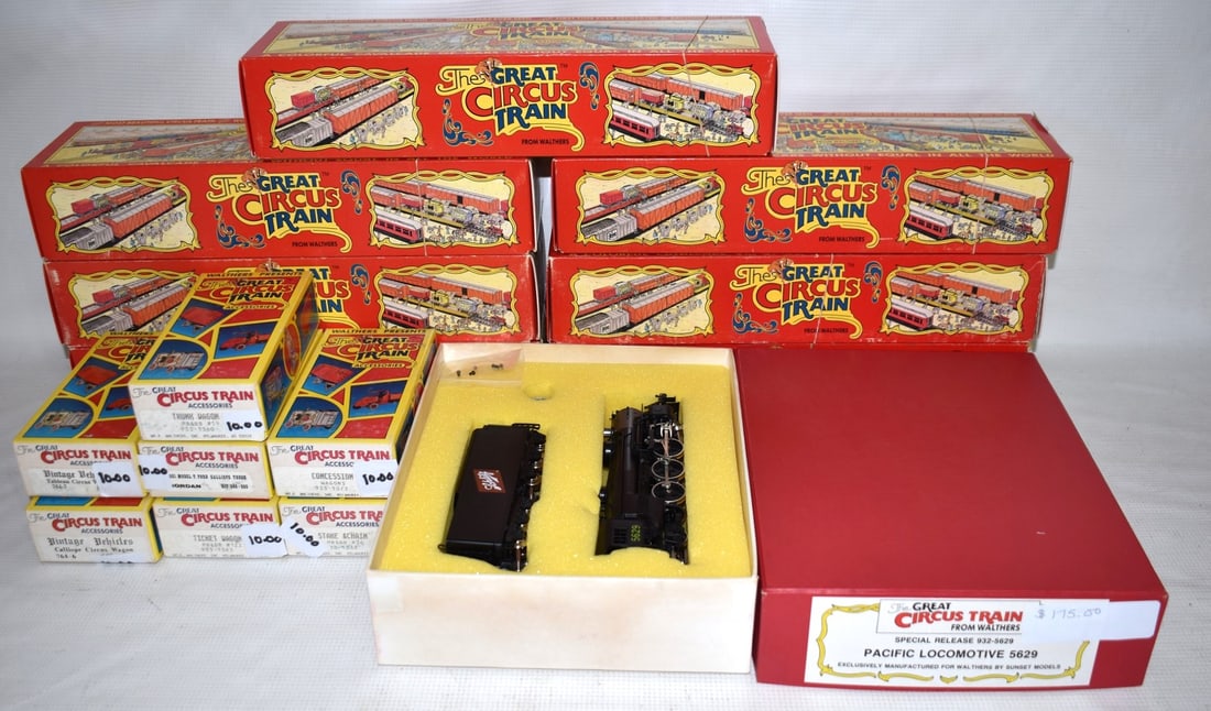 LOT (15) ASSORT.HO GAUGE TRAINS INCL. CIRCUS TRAIN +++ (1 of 12)