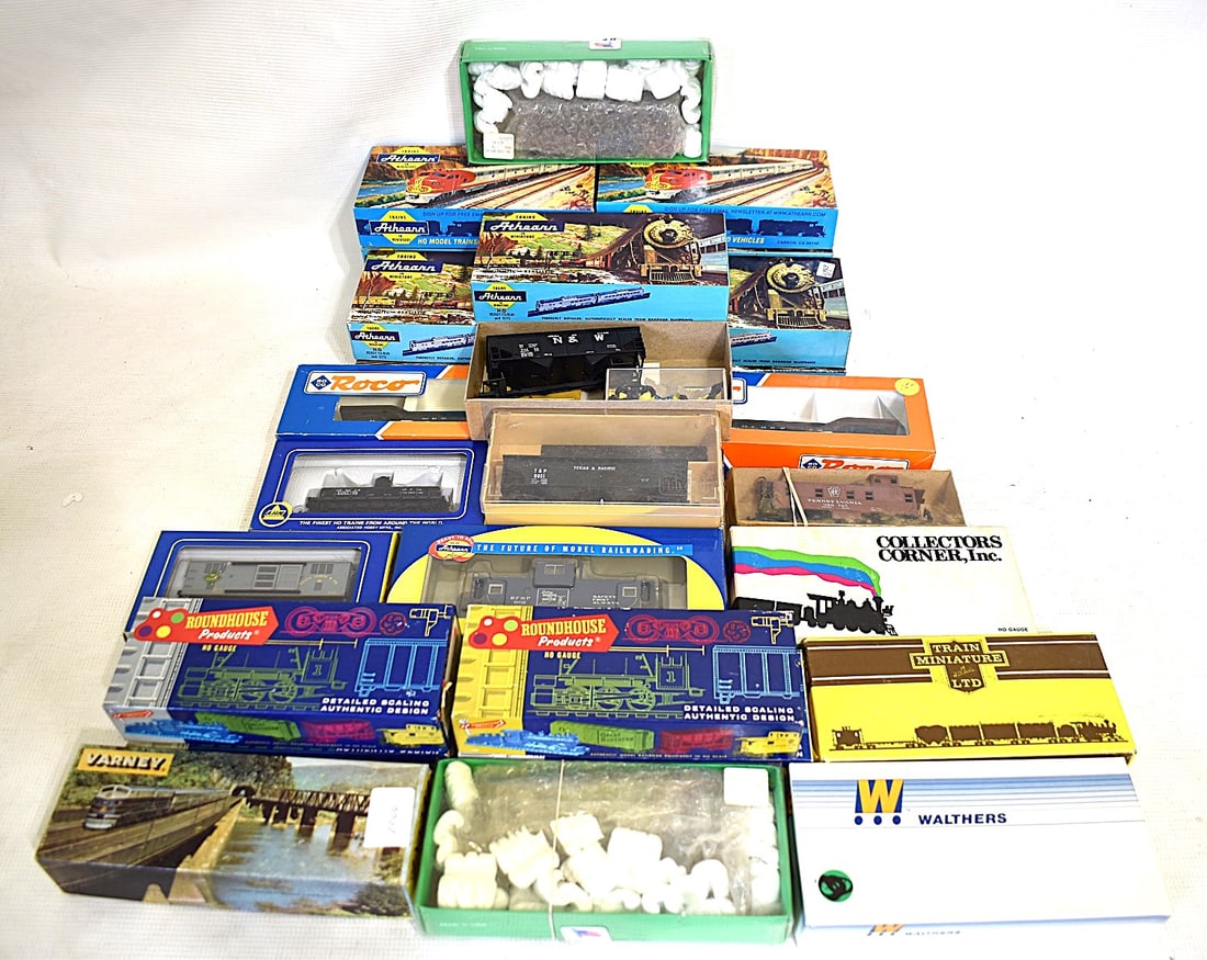 LOT (30) ASSORT. HO GAUGE TRAINS INCL. ATHEARN, ROCO ++ (1 of 7)
