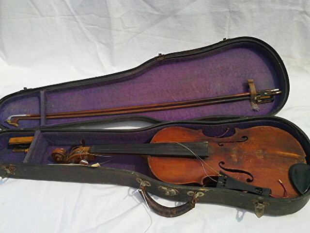 Early Kolditz Violin w/ 2 Bows Case Dated 1740: Early Kolditz Violin w/ 2 Bows Case Dated Label: Mathias Joannes Kolditz Lauten und Geigenmacher in Munchen 1740