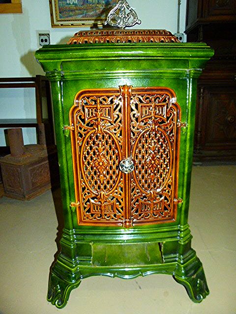 ANNEE ENAMELED CAST IRON PARLOR STOVE 19TH C. (1 of 7)