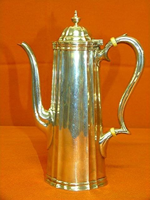 TIFFANY & Co, STERLING COFFEE POT C.1900 (1 of 2)