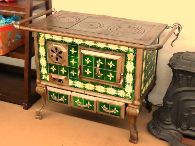 FINE MAJOLICA TILE MOUNTED KITCHEN STOVE 19TH C. (1 of 9)