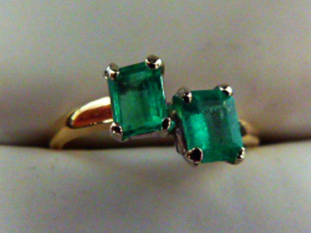 DECO 14KT YELLOW GOLD/EMERALD RING W/ 2 EMERALDS (1 of 1)