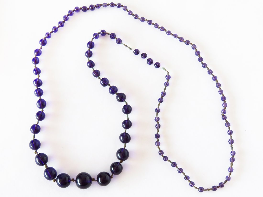 CHINESE CARVED AMETHYST GLASS BEADED/KNOTTED NECKLACE (1 of 4)