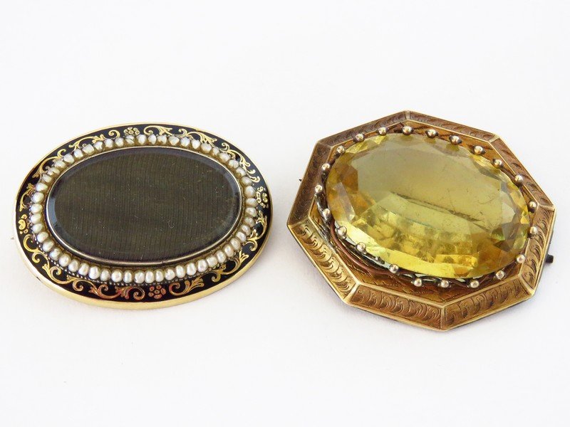 LOT 2 VICTORIAN GOLD & PEARL MOURNING BROOCHES 19TH C. (1 of 5)