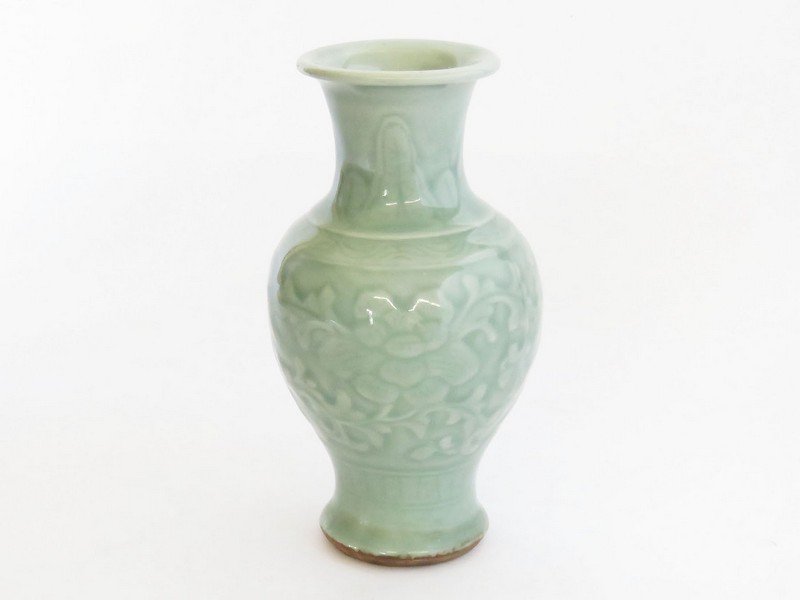 CHINESE CELADON DECORATED VASE 18/19TH C. (1 of 5)
