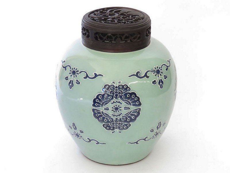 CHINESE CELADON DECORATED GINGER JAR 18/19TH C. (1 of 8)