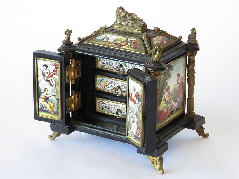 ROYAL VIENNA HAND PAINTED ENAMEL JEWELRY BOX 19THC (1 of 10)