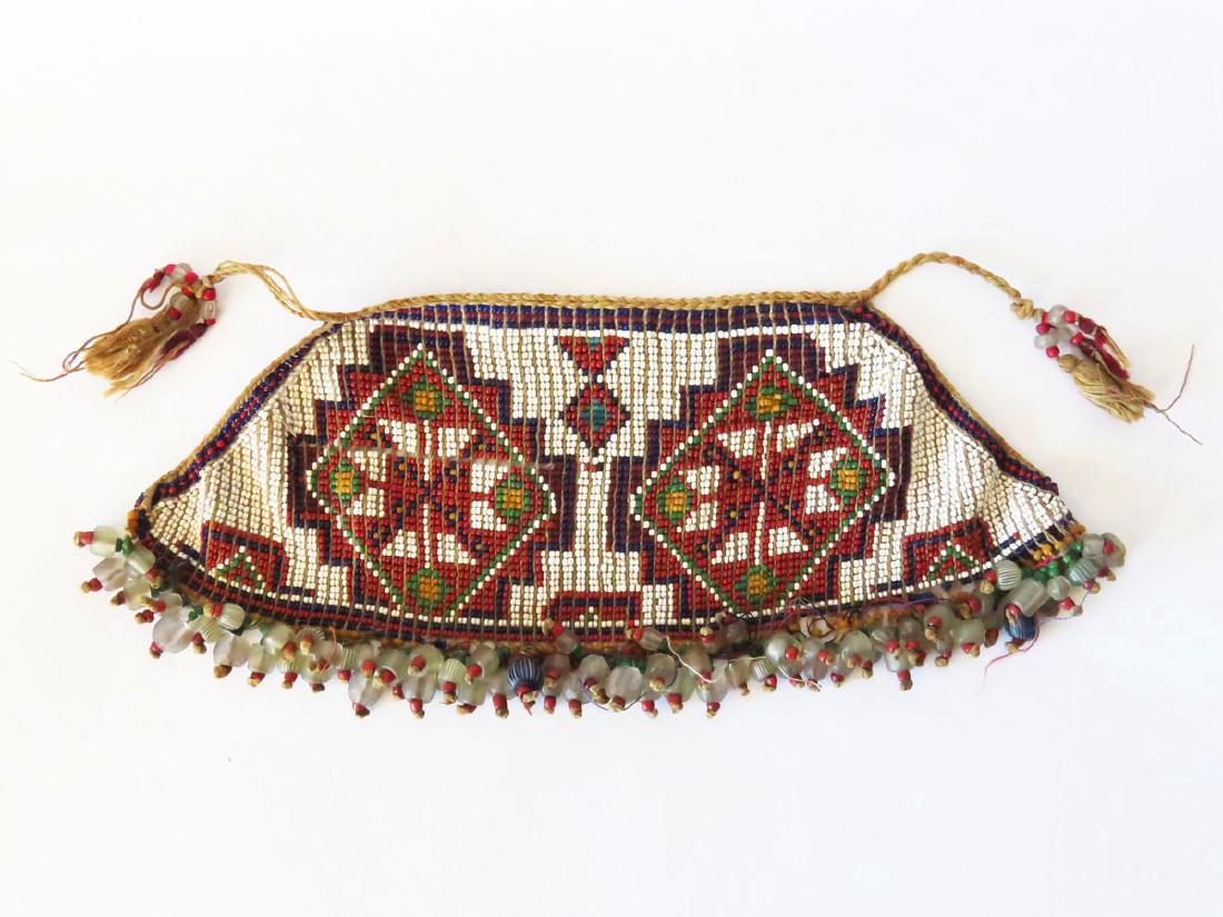 FINE AMERICAN INDIAN SINEW/BEADED NECKLACE 19thc.: NECKLACE/CHOKER WITH TRADE BEADS 19TH C., L. 9"