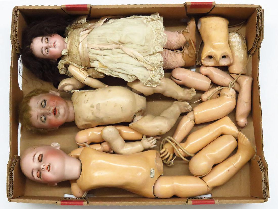 LOT ASSORTED DOLL PARTS INCL. SIMON HALBIG, AU NAIN: LOT ASSORTED DOLL PARTS INCL. SIMON HALBIG, AU NAIN BLEU BODY 19/20TH C., SEE PHOTOS