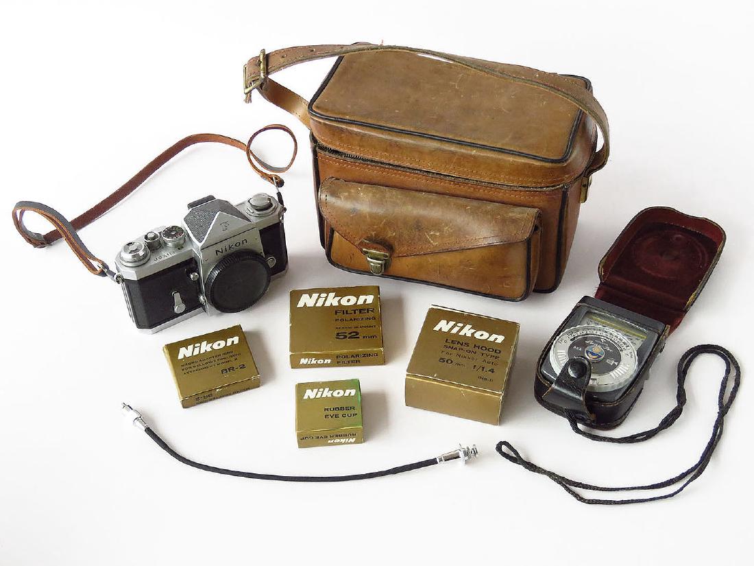 NIKON F 35MM CAMERA W/ CASE & FILTERS: SEE PHOTOS