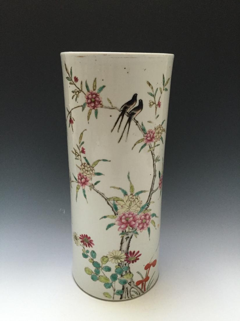 CHINESE ANTIQUE FAMILL ROSE PORCELAIN VASE,19TH/EARLY: NO RESERVE ON THIS LOT! FIRST BID AT STARTING PRICE MAY GET IT. CHINESE ANTIQUE FAMILL ROSE PORCELAIN VASE,19TH/EARLY 20TH CENTURY. H:27.5cm