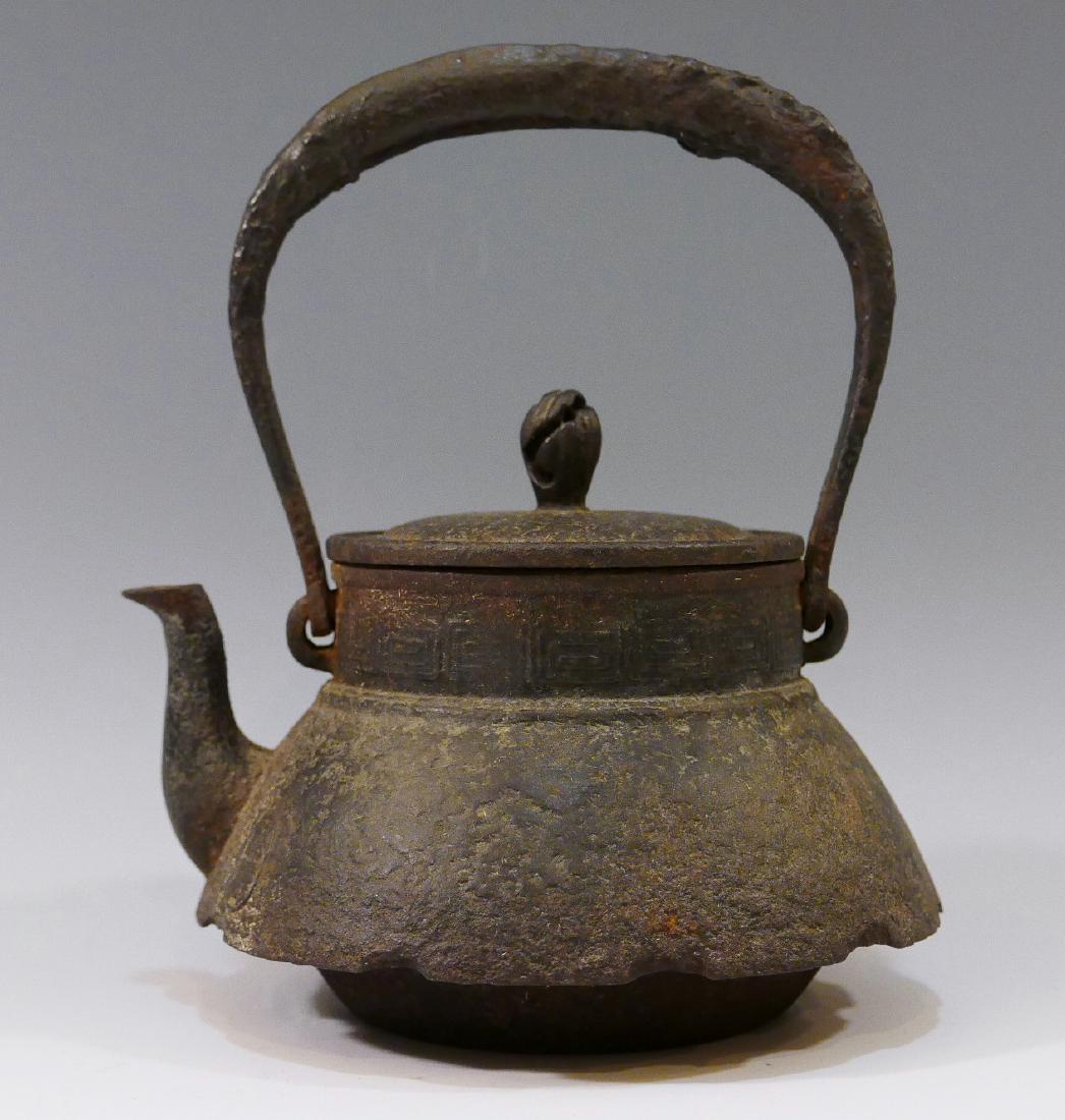 JAPANESE ANTIQUE IRON TEA POT SIGNED (1 of 7)