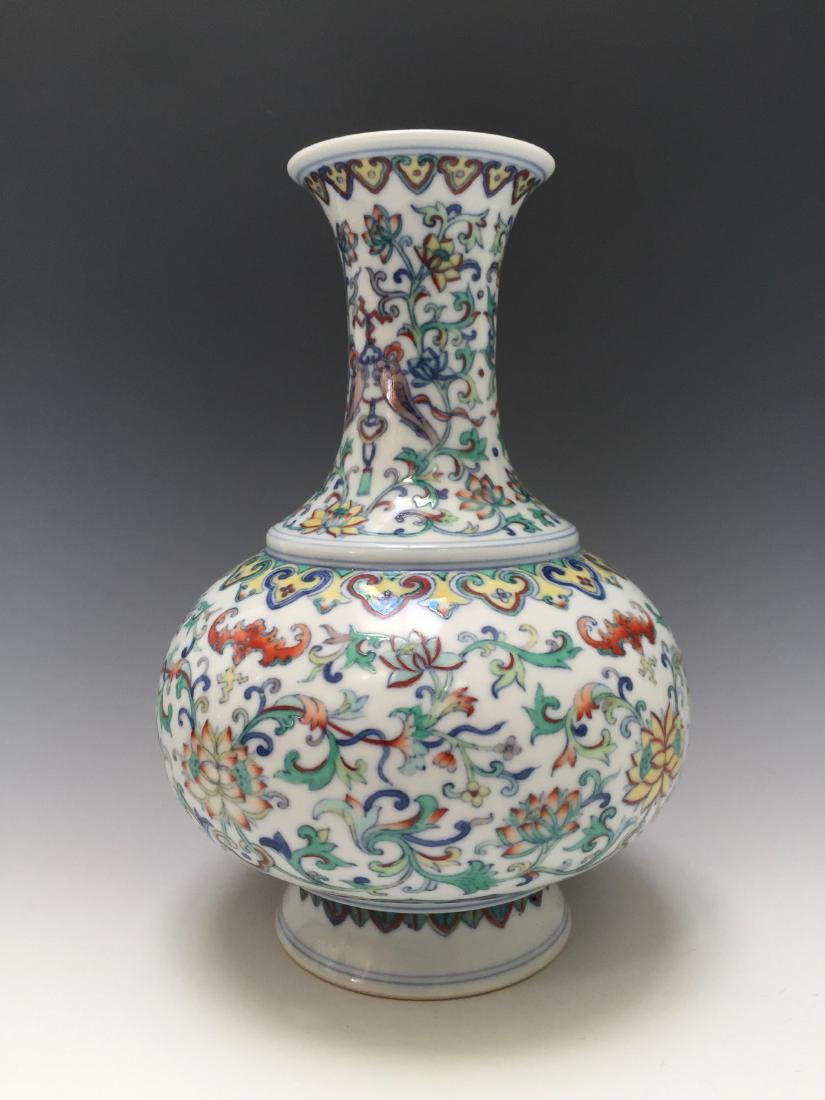 A FINE CHINESE DOUCAI VASE SEAL MARK OF QIANLONG (1 of 8)