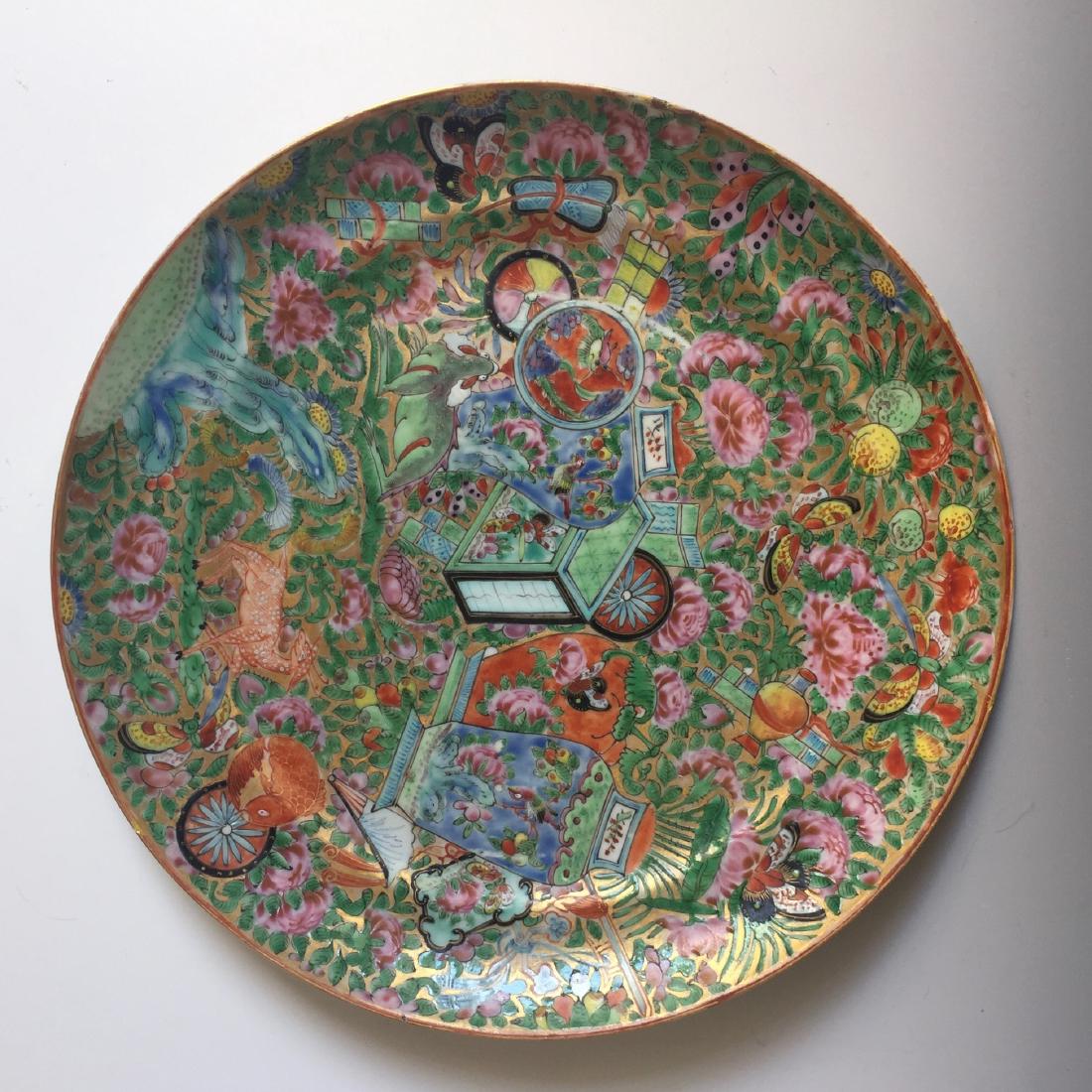 CHINESE ANTIQUE FAMILLE ROSE PORCELAIN PLATE.: CHINESE ANTIQUE FAMILLE ROSE PORCELAIN PLATE. L: 24.5cm