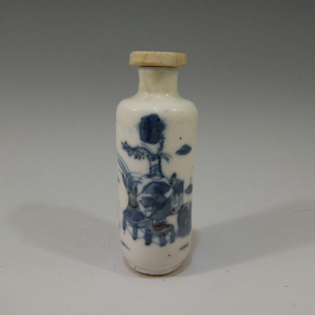 ANTIQUE CHINESE BLUE WHITE SNUFF BOTTLE - 19TH CENTURY (1 of 4)