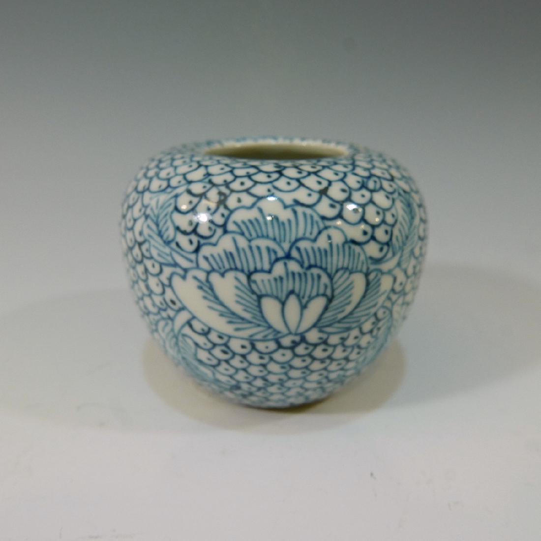 CHINESE ANTIQUE BLUE WHITE PORCELAIN WATER POT - KANGXI: CHINESE ANTIQUE BLUE WHITE PORCELAIN WATER POT - KANGXI PERIOD. 7 CM WIDE. 6 CM TALL. PROVENANCE - BETHESDA MD ESTATE