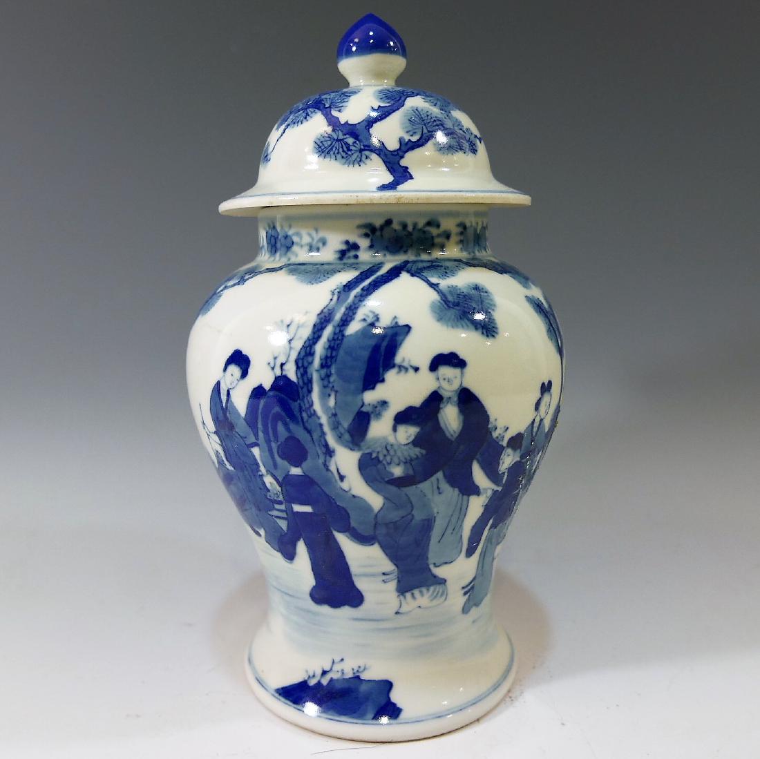 CHINESE ANTIQUE BLUE WHITE PORCELAIN COVER VASE - (1 of 8)