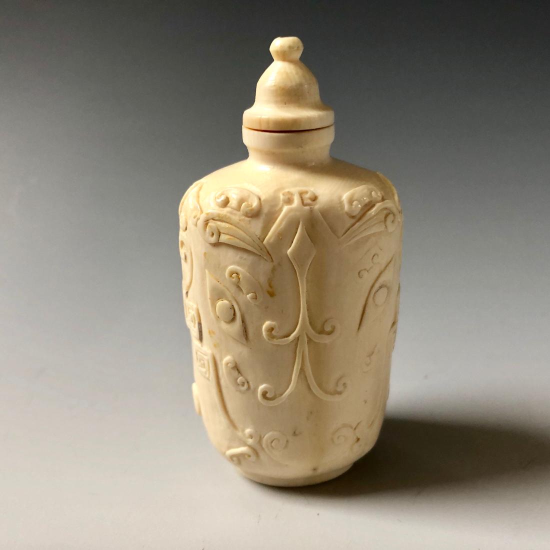 CHINESE ANTIQUE CARVING SNUFF BOTTLE (1 of 3)