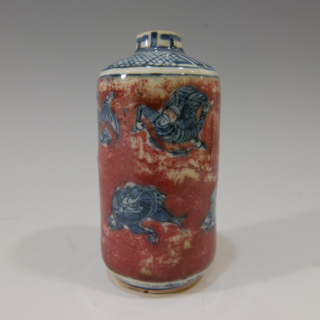 CHINESE ANTIQUE SNUFF BOTTLE - BLUE WHITE & COPPER RED (1 of 5)