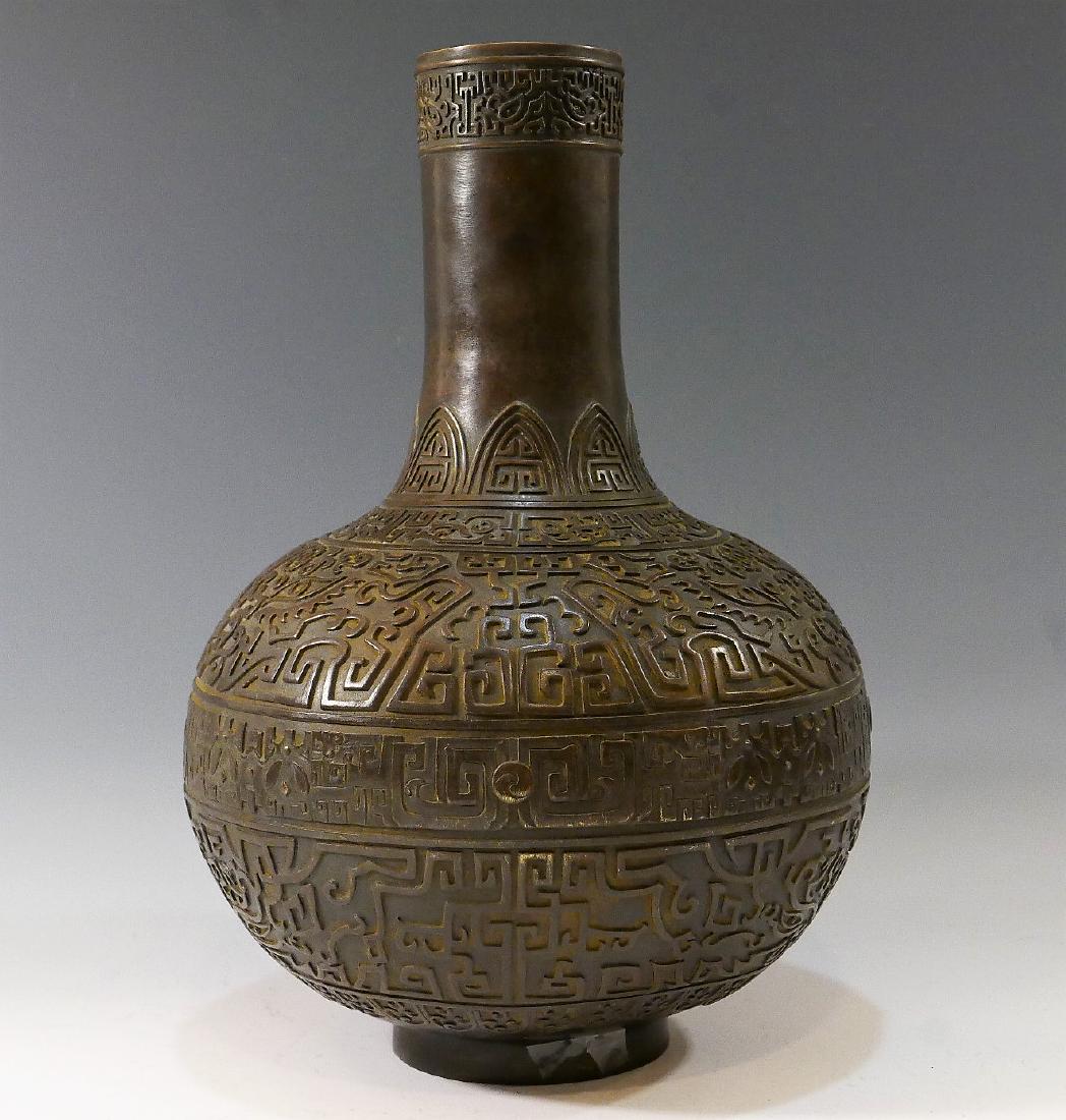 ANTIQUE CHINESE BRONZE VASE - QIANLONG MARK 18TH (1 of 8)