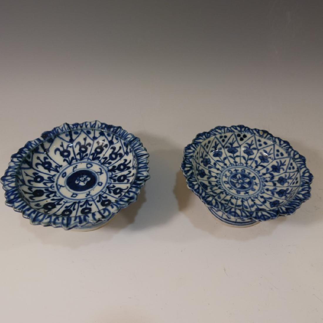 2 CHINESE ANTIQUE BLUE WHITE PORCELAIN TAZZA - MING: 2 CHINESE ANTIQUE BLUE WHITE PORCELAIN TAZZA - MING DYNASTY 12 CM WIDE PROVENANCE - AN IMPORTANT WASHINGTON DC JAPANESE COLLECTION OF MING BLUE AND WHITE PORCELAINS AND EARLY CERAMICS. ACQUIRED IN THE