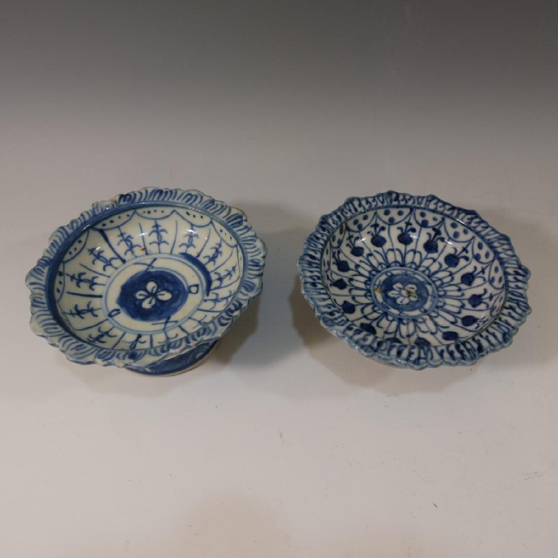 2 CHINESE ANTIQUE BLUE WHITE PORCELAIN TAZZA - MING: 2 CHINESE ANTIQUE BLUE WHITE PORCELAIN TAZZA - MING DYNASTY 12 CM WIDE PROVENANCE - AN IMPORTANT WASHINGTON DC JAPANESE COLLECTION OF MING BLUE AND WHITE PORCELAINS AND EARLY CERAMICS. ACQUIRED IN THE