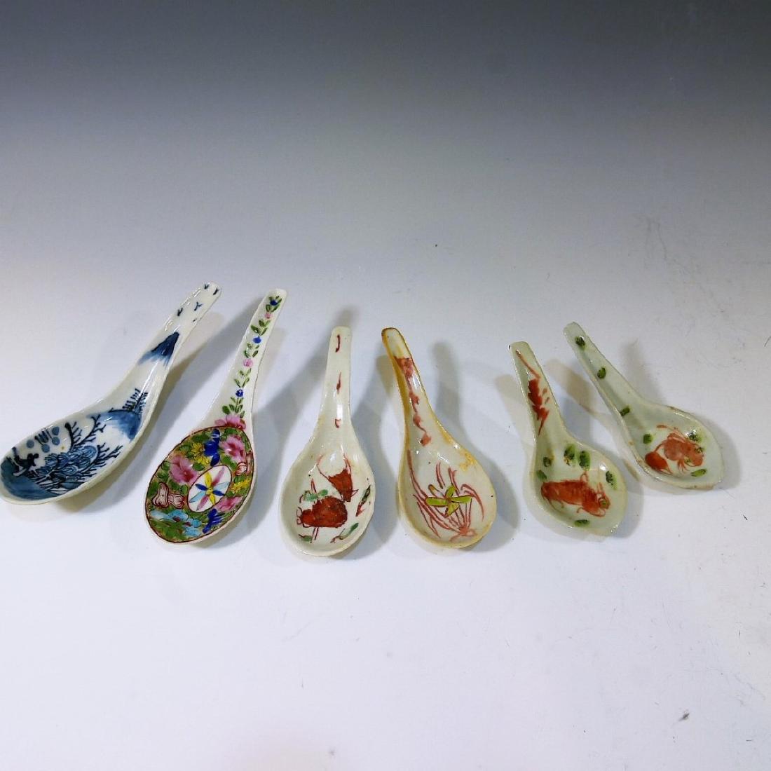 6 CHINESE ANTIQUE PORCELAIN SPOON - QING DYNASTY: 6 CHINESE ANTIQUE PORCELAIN SPOON - QING DYNASTY 145 CM LONGEST PROVENANCE - AN IMPORTANT WASHINGTON DC JAPANESE COLLECTION OF MING BLUE AND WHITE PORCELAINS AND EARLY CERAMICS. ACQUIRED IN THE 1960s 
