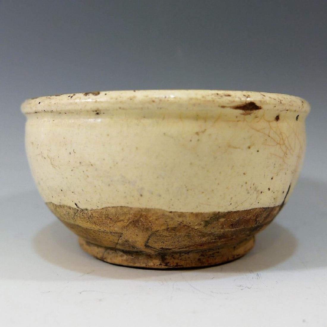 CHINESE ANTIQUE SONG DYNASTY WHITE PORCELAIN BOWL: CHINESE ANTIQUE SONG DYNASTY WHITE PORCELAIN BOWL 12.5 CM WIDE PROVENANCE - AN IMPORTANT WASHINGTON DC JAPANESE COLLECTION OF MING BLUE AND WHITE PORCELAINS AND EARLY CERAMICS. ACQUIRED IN THE 1960s A