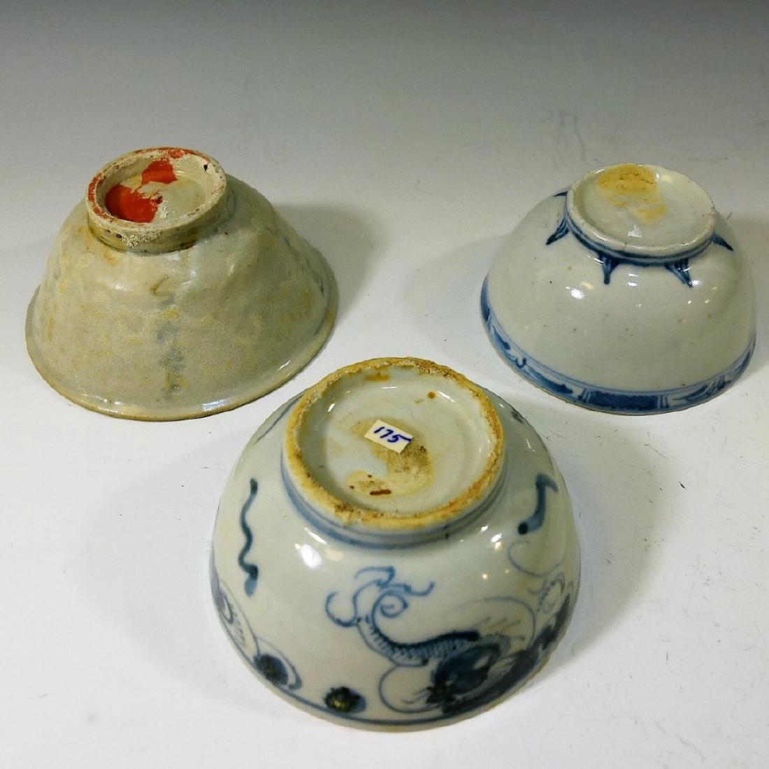 3 CHINESE ANTIQUE BLUE WHITE PORCELAIN BOWL - MING: 3 CHINESE ANTIQUE BLUE WHITE PORCELAIN BOWL - MING DYNASTY 11 CM WIDE PROVENANCE - AN IMPORTANT WASHINGTON DC JAPANESE COLLECTION OF MING BLUE AND WHITE PORCELAINS AND EARLY CERAMICS. ACQUIRED IN THE 