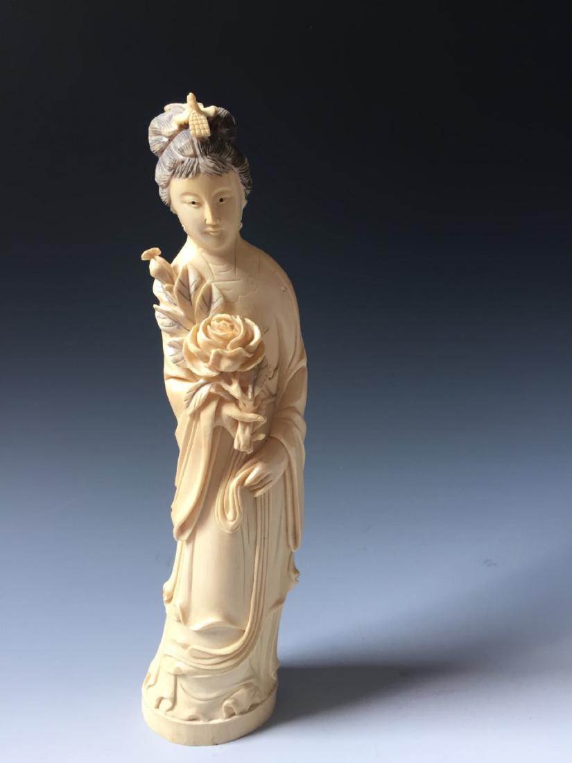 A BEAUTIFUL CHINESE ANTIQUE FIGURE CARVING (1 of 7)