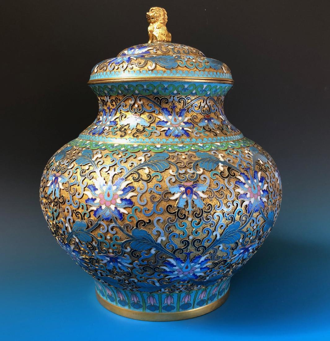 A CHINESE OLD CLOISONNE JAR. (1 of 6)