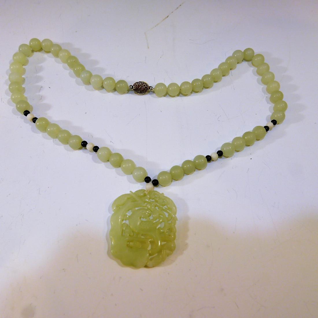 CHINESE ANTIQUE JADE PENDANT NECKLACE (1 of 3)