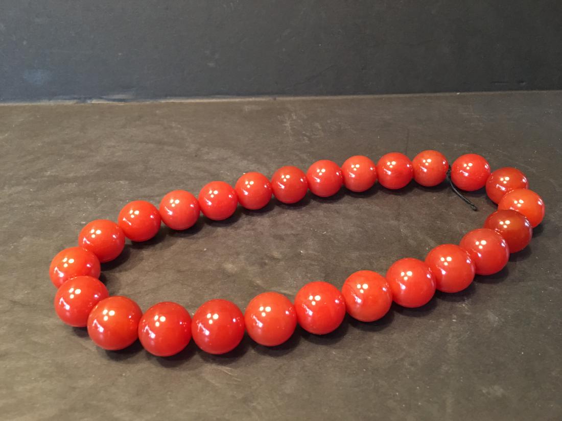 FINE Chinese Large Carnelian ed Agagte Necklace, 20": FINE Chinese Large Carnelian ed Agagte Necklace, 20". Each bead 20mm