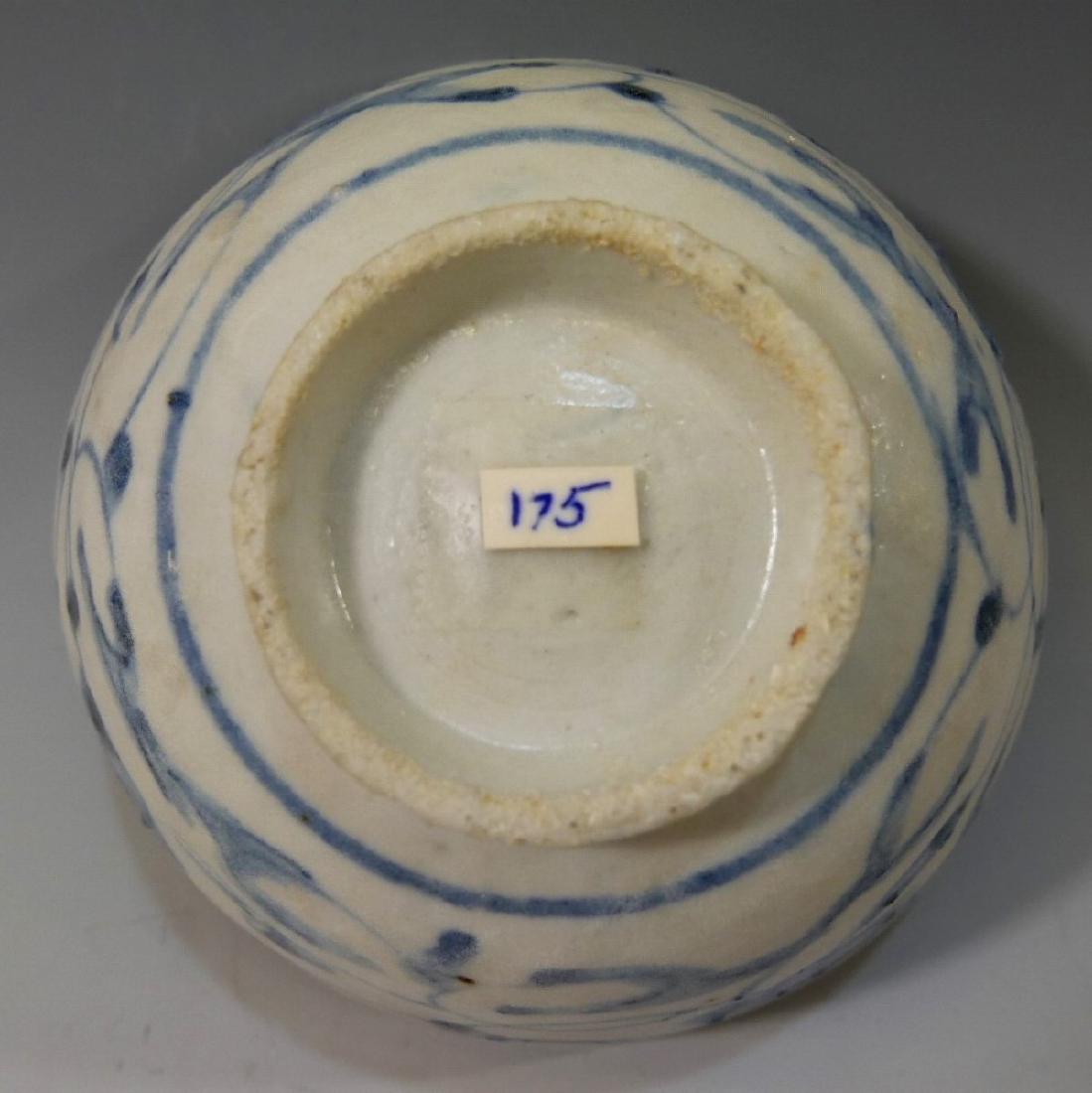 CHINESE ANTIQUE BLUE WHITE PORCELAIN BOWL - MING: NO RESERVE ON THIS LOT! CHINESE ANTIQUE BLUE WHITE PORCELAIN BOWL - MING DYNASTY 12 CM WIDE PROVENANCE - AN IMPORTANT WASHINGTON DC JAPANESE COLLECTION OF MING BLUE AND WHITE PORCELAINS AND EARLY CERA