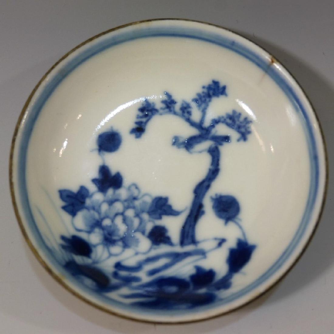 CHINESE ANTIQUE BLUE WHITE PORCELAIN DISH - MING: NO RESERVE ON THIS LOT! CHINESE ANTIQUE BLUE WHITE PORCELAIN DISH - MING DYNASTY 8 CM WIDE PROVENANCE - AN IMPORTANT WASHINGTON DC JAPANESE COLLECTION OF MING BLUE AND WHITE PORCELAINS AND EARLY CERAM